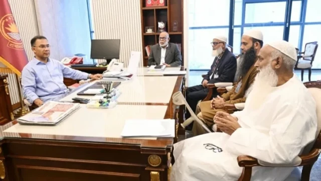 প্রধানমন্ত্রীর সঙ্গে ওয়াকফ প্রশাসকের সৌজন্য সাক্ষাৎ