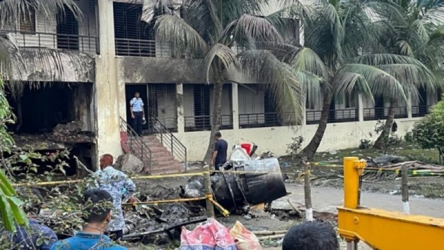 ড. ইউনূসসহ ১৬ জনের বিরুদ্ধে মামলার আবেদনে কী ছিল?