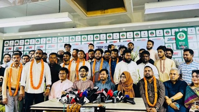 এননিপিতে যোগ দিলেন বিভিন্ন দল ও পেশার ৩ শতাধিক নেতাকর্মী