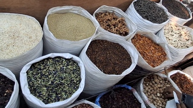 কোরবানির আগে কমেছে মসলার দাম, বেচাকেনাও কম