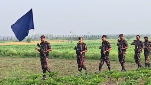 অনুপ্রবেশ ও চোরাচালান ঠেকাতে বেনাপোল সীমান্তে বিজিবির কড়াকড়ি
