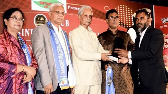 গ্লোবাল ব্র্যান্ডস-ট্রাব অ্যাওয়ার্ড পেলেন মালদ্বীপ প্রবাসী হাদিউল