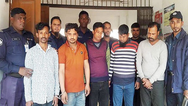 শরীয়তপুরে ৫ ভুয়া পু‌লিশ সদস্য আটক