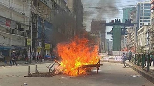 ভিপি নুরুল নুরের মিছিলে বাধা দেয়ায় পুলিশের সঙ্গে সংঘর্ষ, আহত ১০