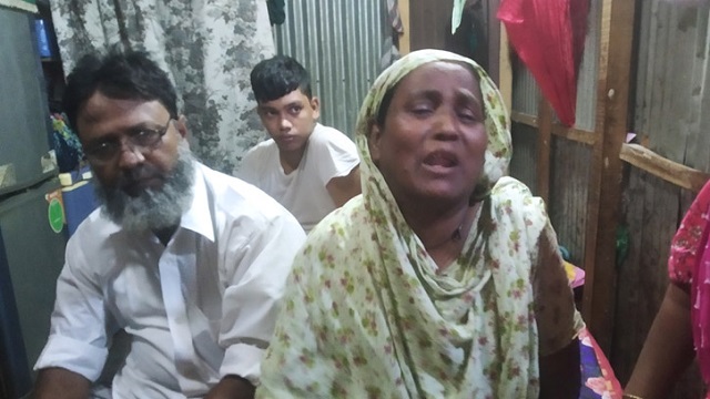 নিহত স্বজনদের আহাজারি