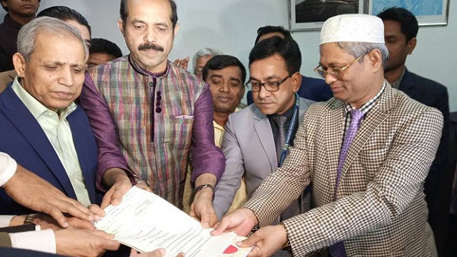 মনোনয়নপত্র জমা দিলেন আতিকুল ইসলাম