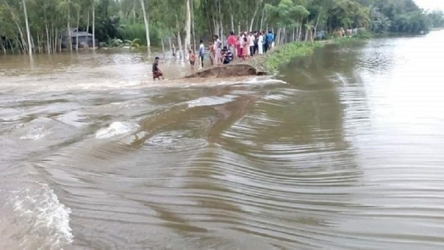 একসাথে বন্যায় কবলিত হয়েছে ৭ জেলা  