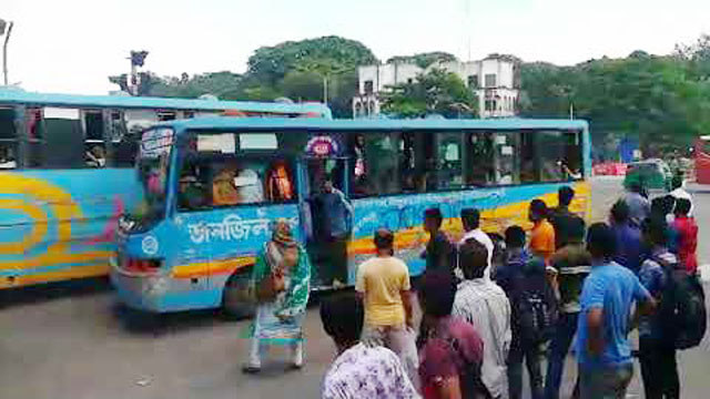 বাসগুলোর যেমন গতি তেমনই অনিয়মের পায়তারা